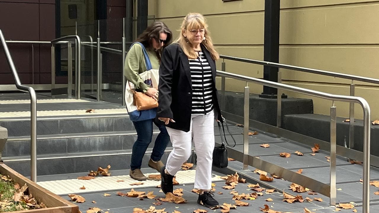 Rural artist Mirree Louise Bayliss (L)