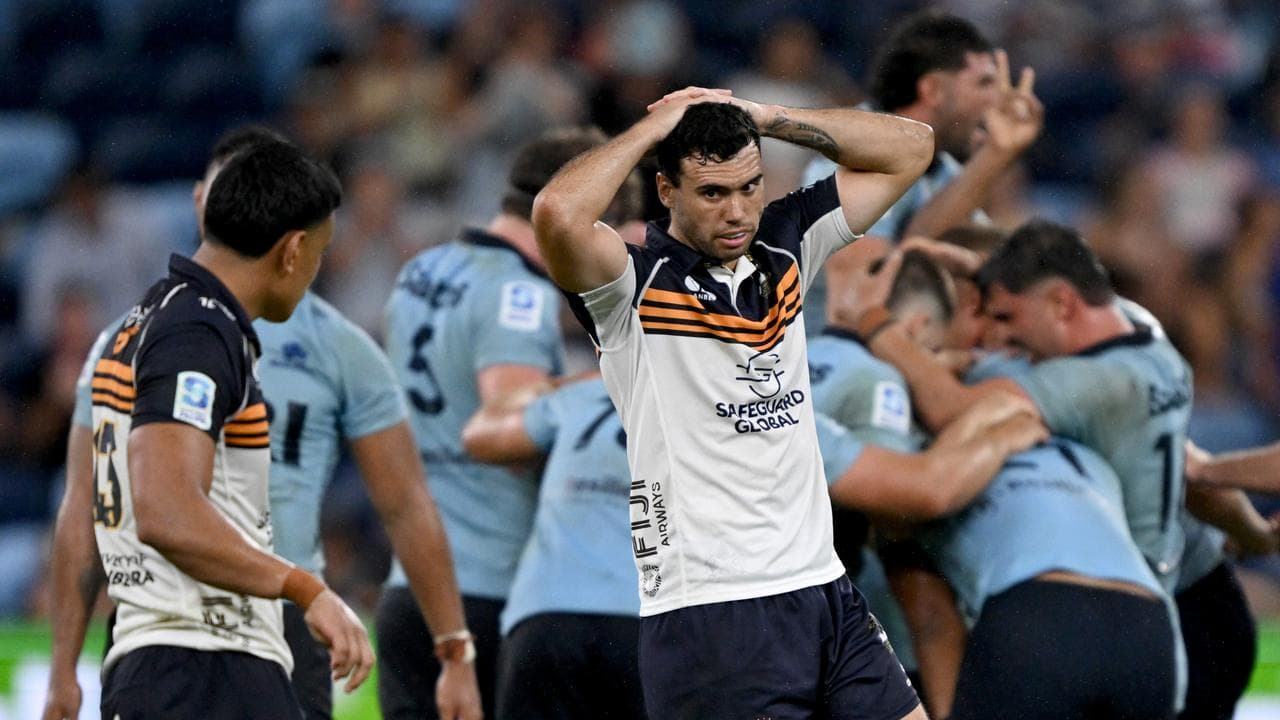 A dejected Brumbies following their loss