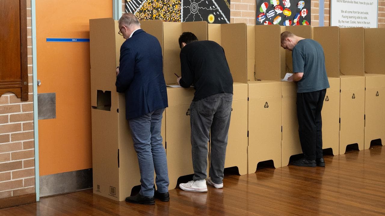 Anthony Albanese fills out his vote