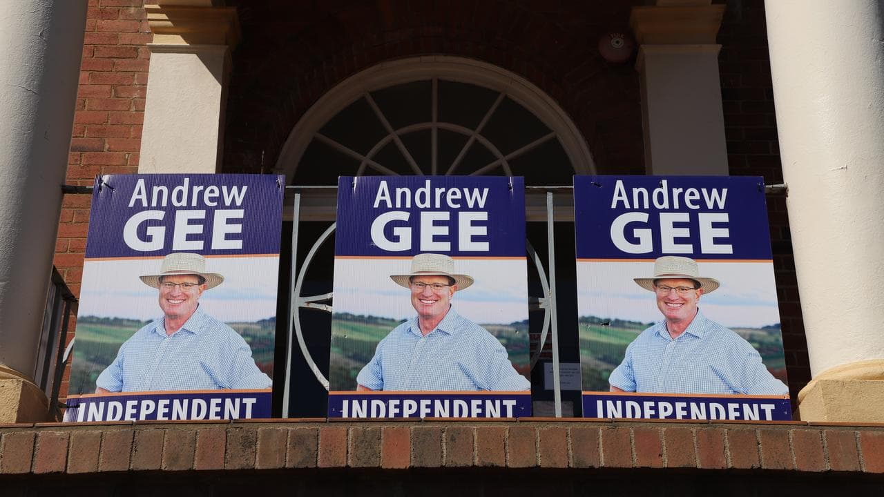 Andrew Gee corflutes