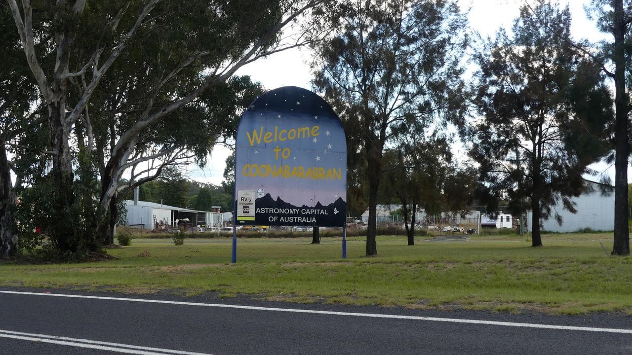 A Welcome to Coonabarabran sign