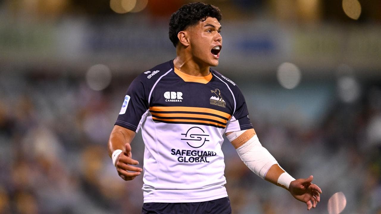 Noah Lolesio of the Brumbies