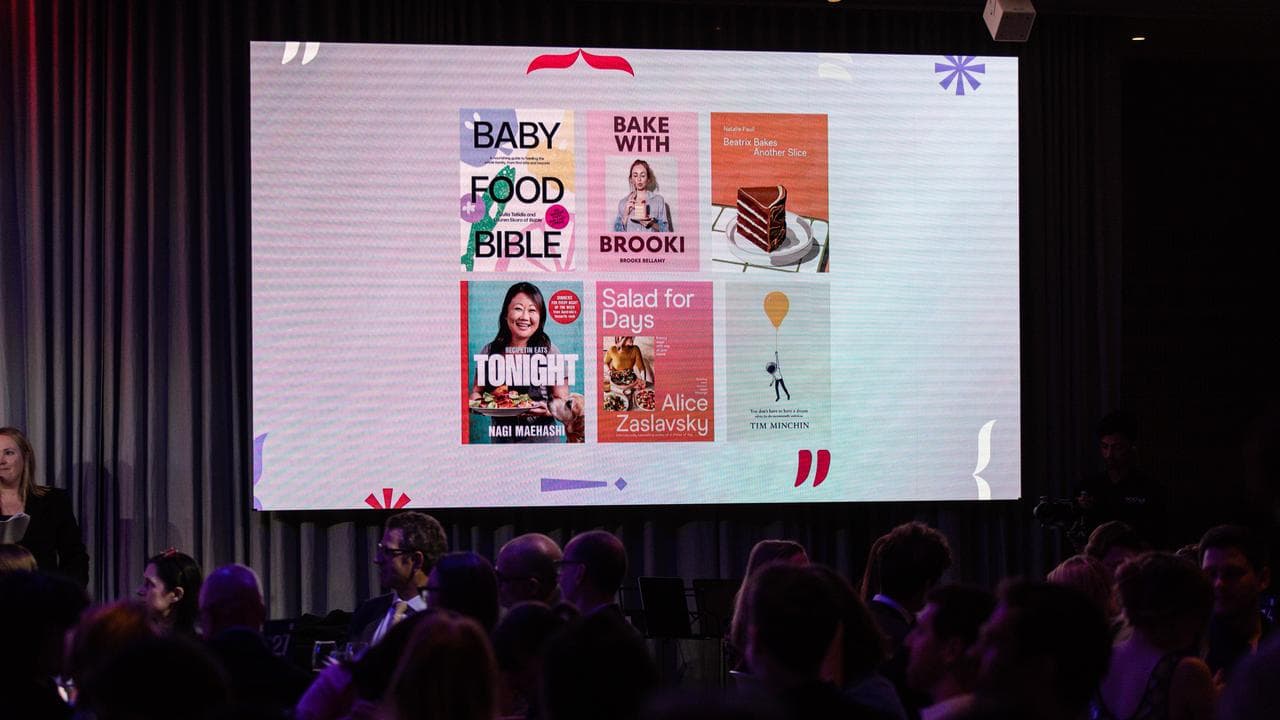 Nagi Maehashi wins the an award in the Illustrated book of the year