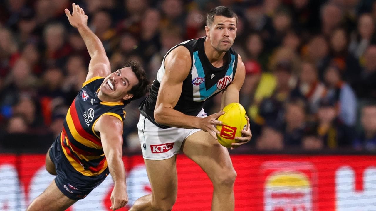 Ryan Burton of the Power evades Darcy Fogarty