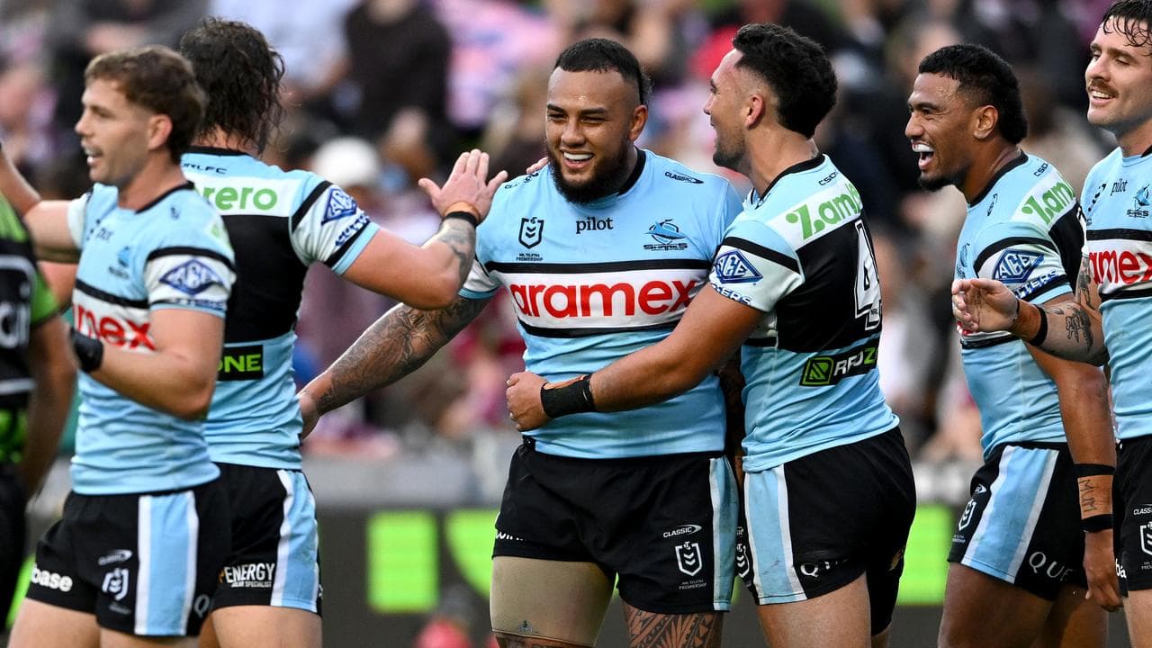 Cronulla's Addin Fonua-Blake (centre)