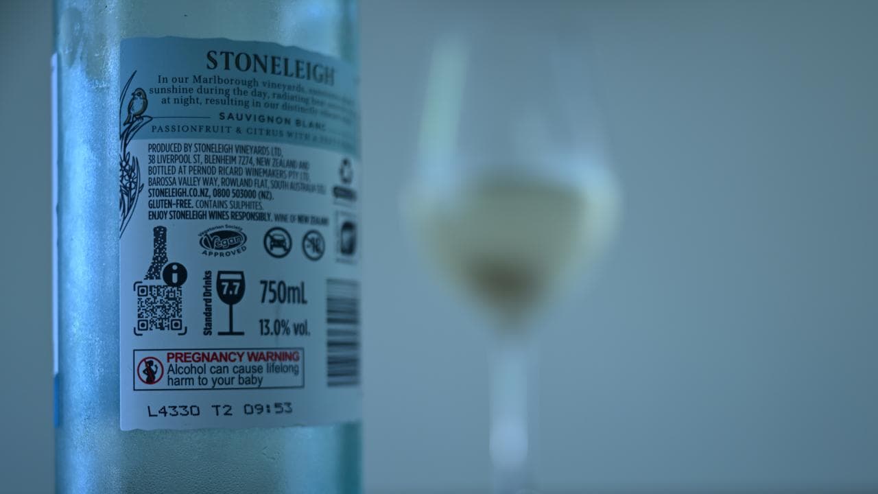 Pregnancy warning label on bottle of wine