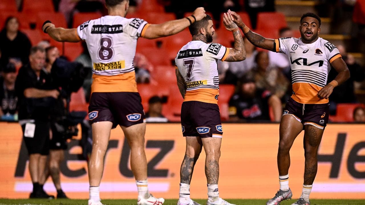 Adam Reynolds (centre) and Ezra Mam (right)