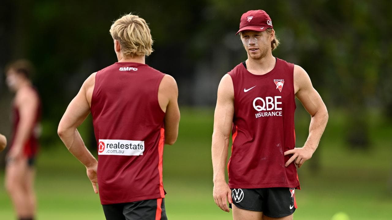 Callum Mills (right)