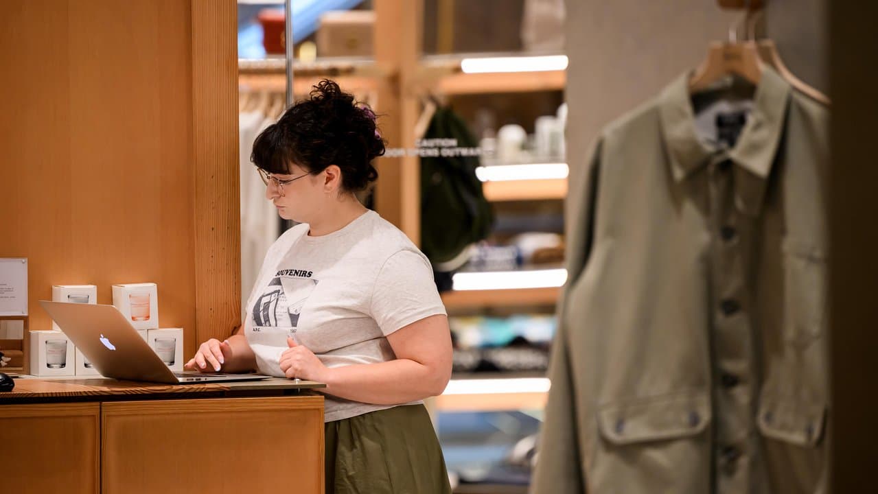 A female retail worker in Sydney