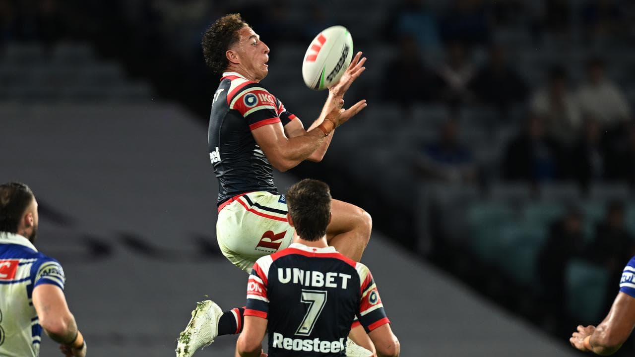 Mark Nawaqanitawase under the high ball