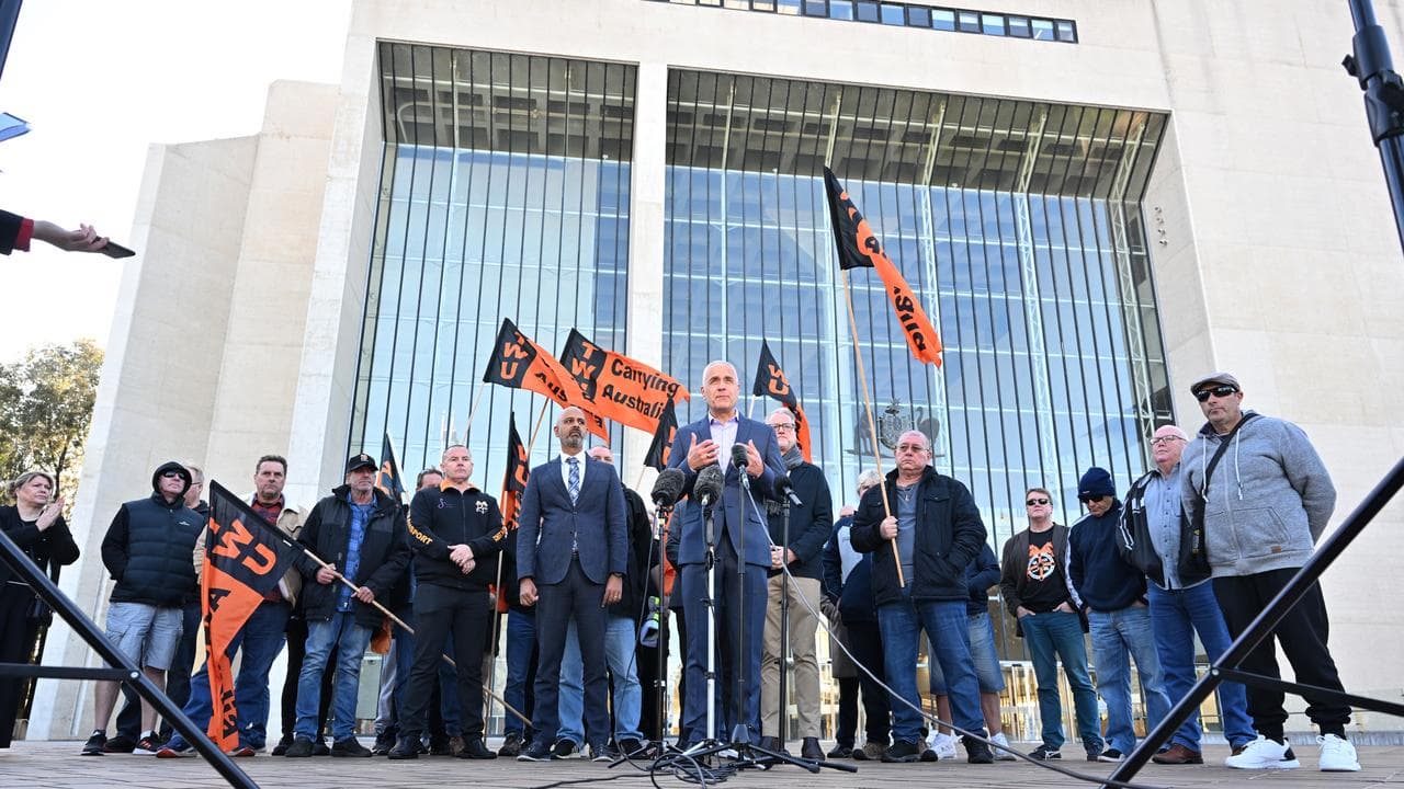 TWU National Secretary Michael Kaine and sacked Qantas workers (file)
