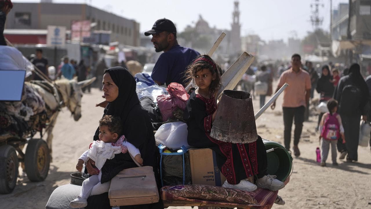 Displaced Palestinians flee from Khan Younis, Gaza