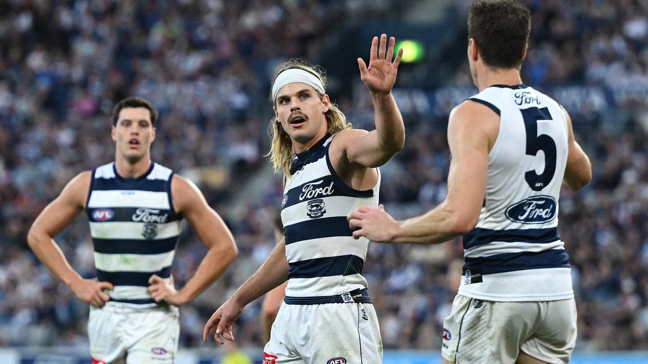 Former Bulldog Bailey Smith (centre)