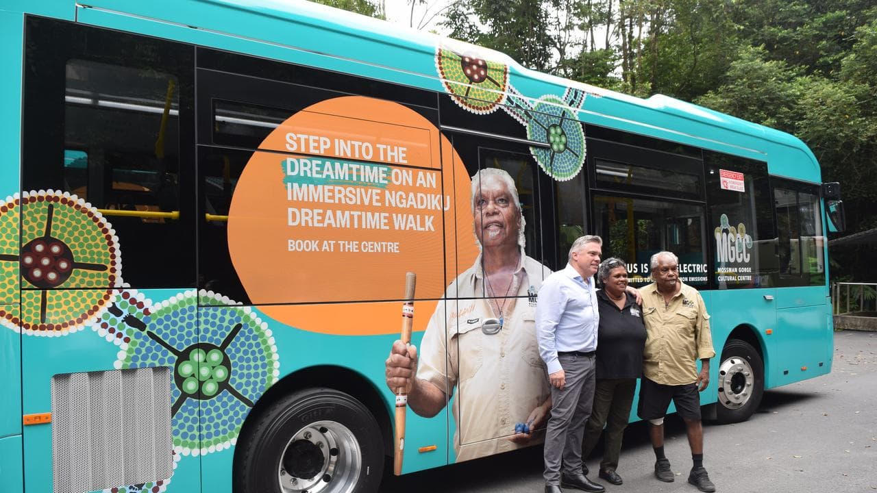 A Mossman Gorge Cultural Centre shuttle bus