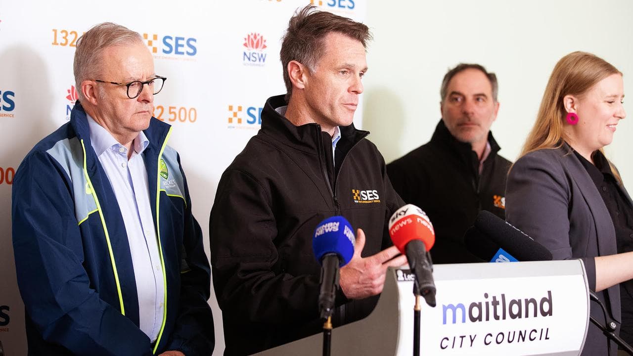 Anthony Albanese and Chris Minns at a press conference in Maitland.