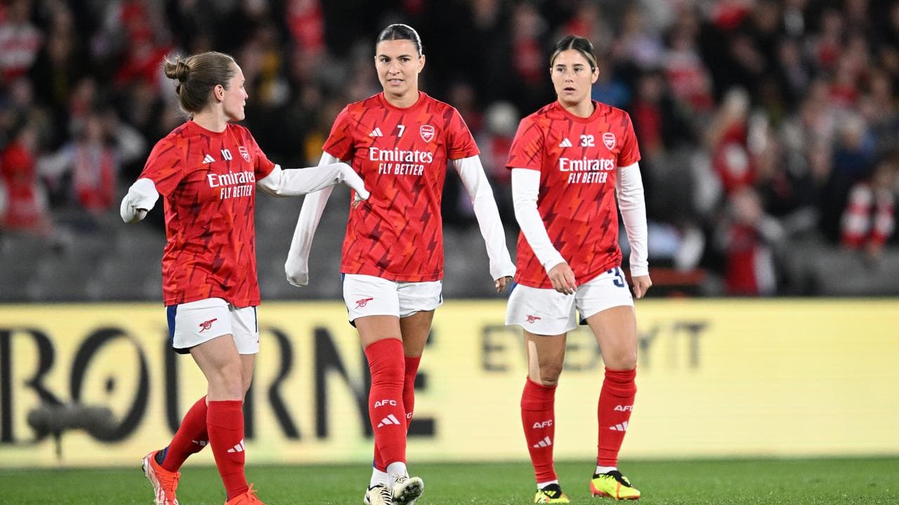 Steph Catley (C) and Kyra Cooney-Cross (R).