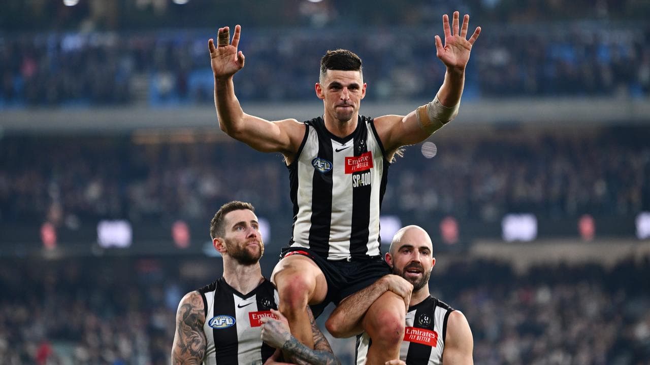 Jeremy Howe (left) and Steele Sidebottom chair off Scott Pendlebury