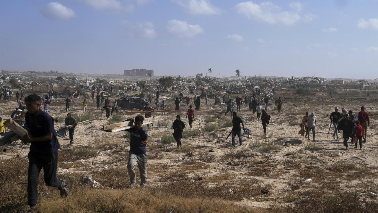 Palestinians heading to receive food and humanitarian aid packages