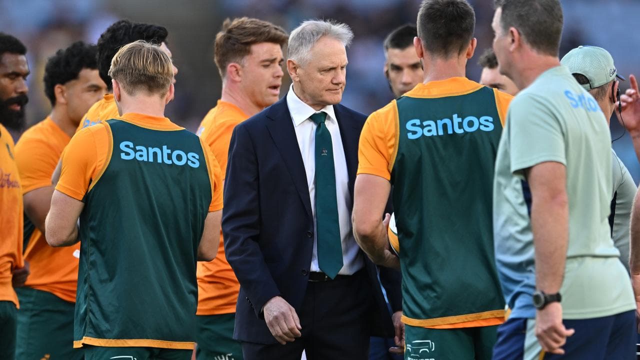 Wallabies coach Joe Schmidt (centre)