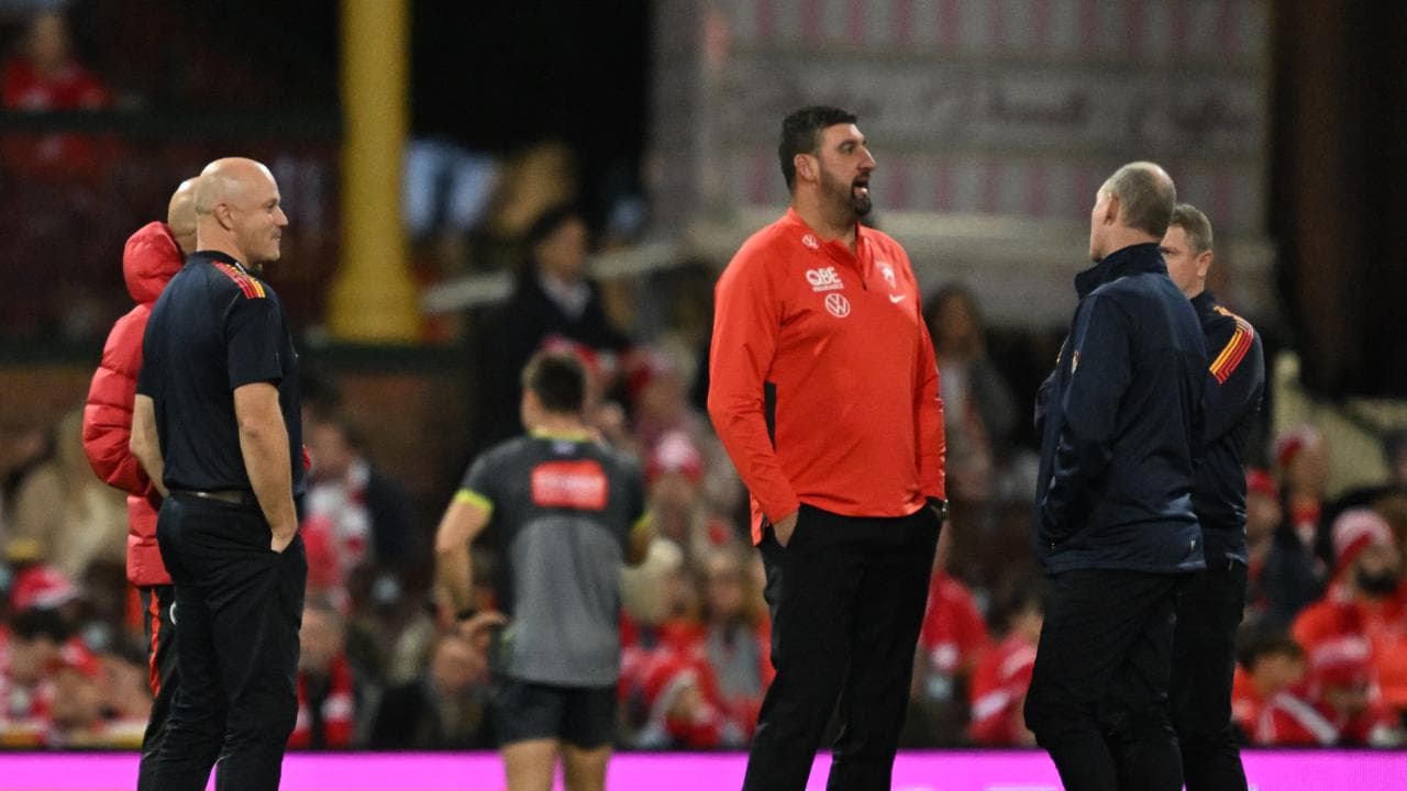 Sydney Swans coach Dean Cox (right)