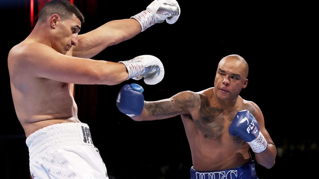 Fabio Wardley (right) sends a right hand towards Justis Huni.