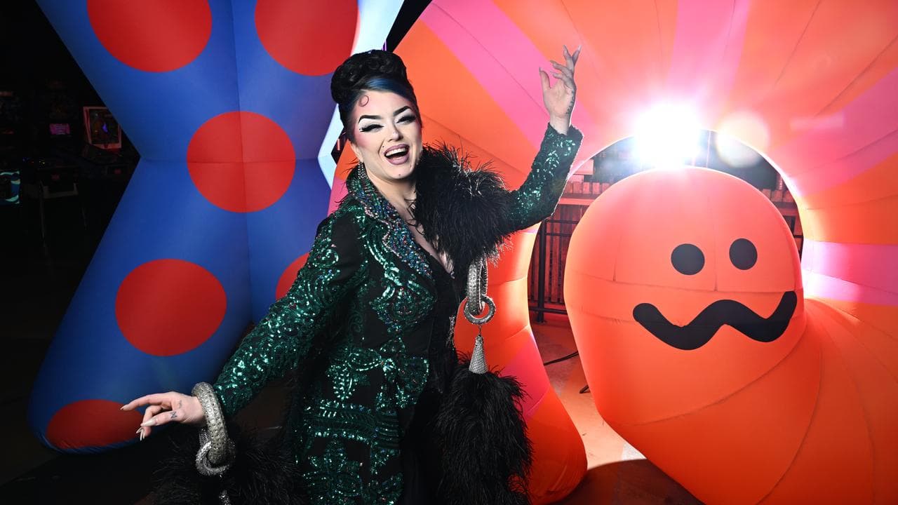 Burlesque performer Bettie Bombshell