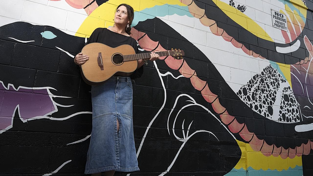 Singer-songwriter Sara Storer