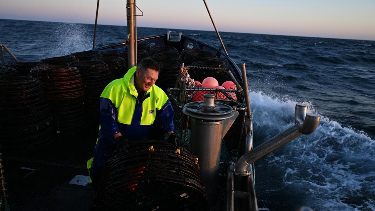 Cray fishing in Bass Straight (file)