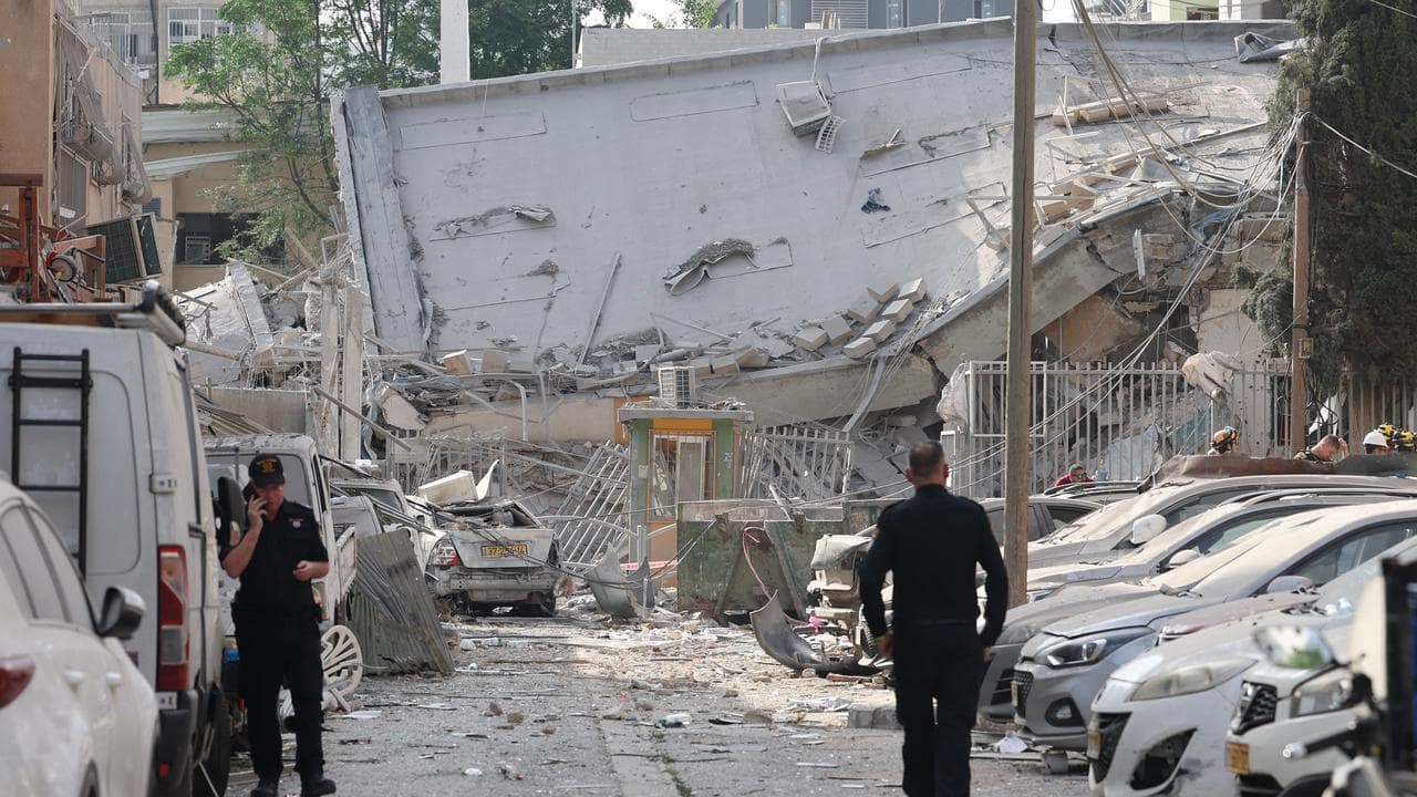 Iran fires missiles at Israel