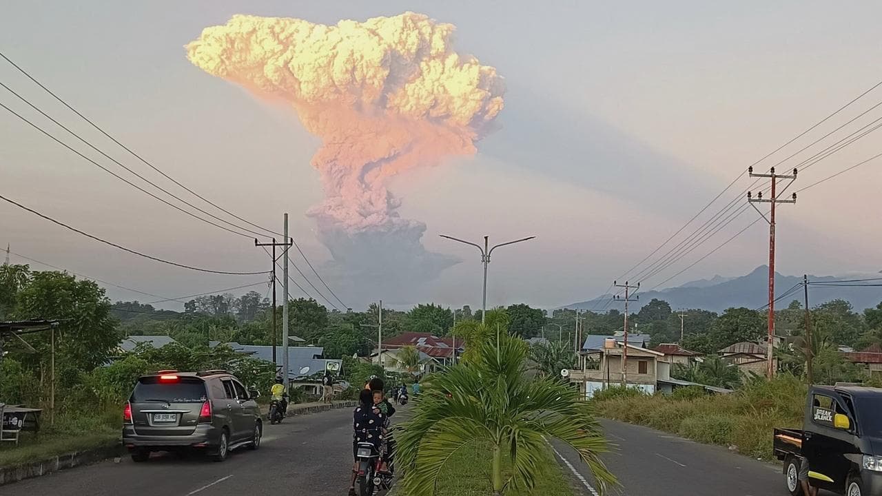Mount Lewotobi Laki-Laki volcanic eruption