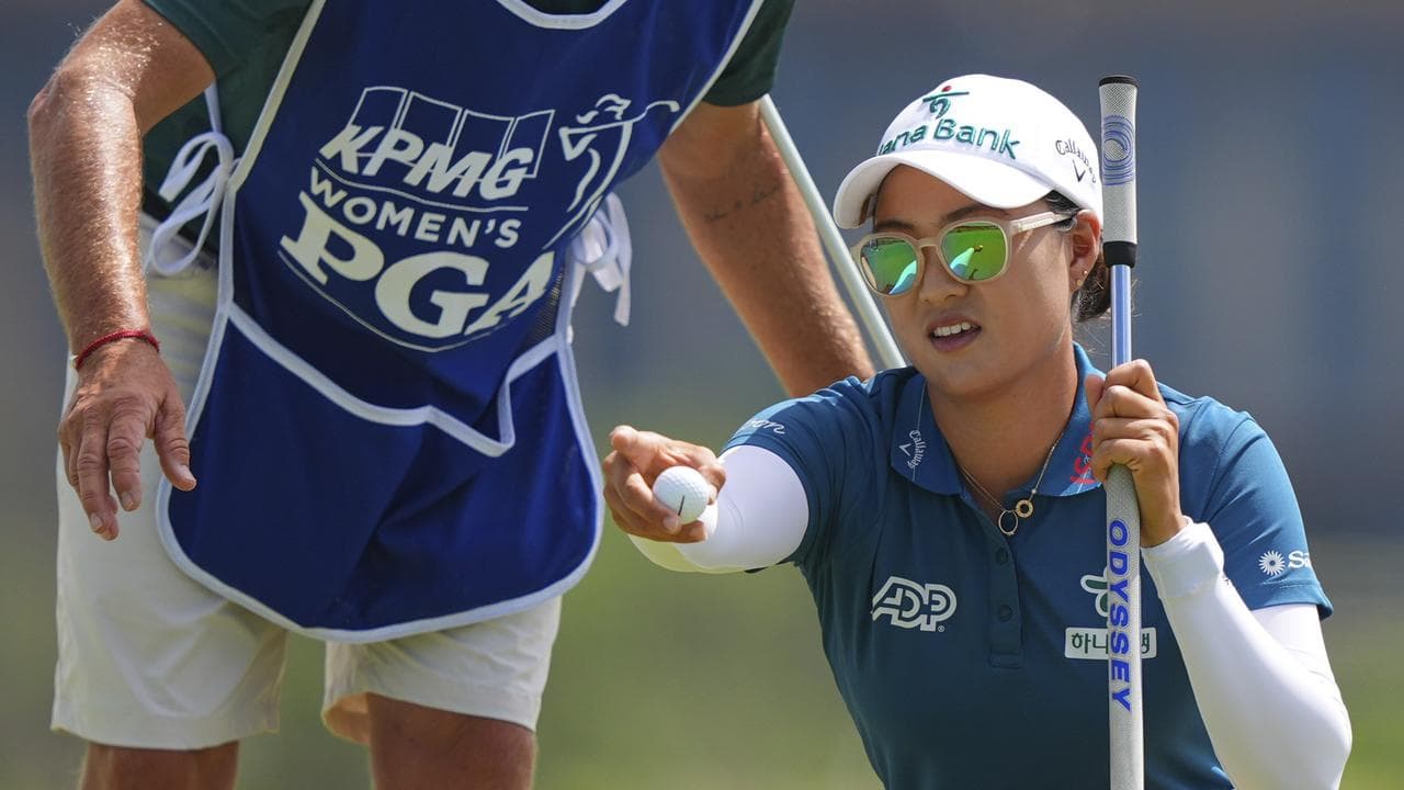 (L-R) Michael Paterson and Minjee Lee.