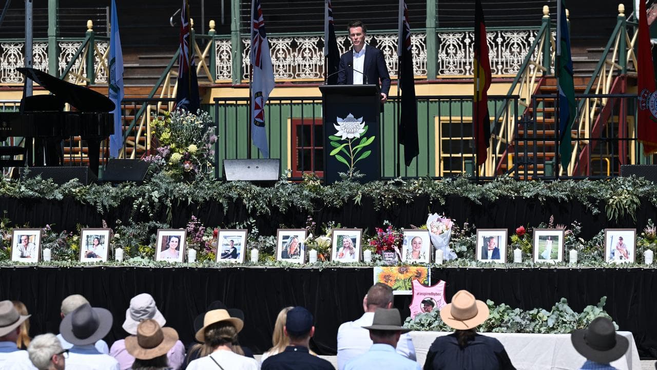 Memorial service for bus crash victims (file)