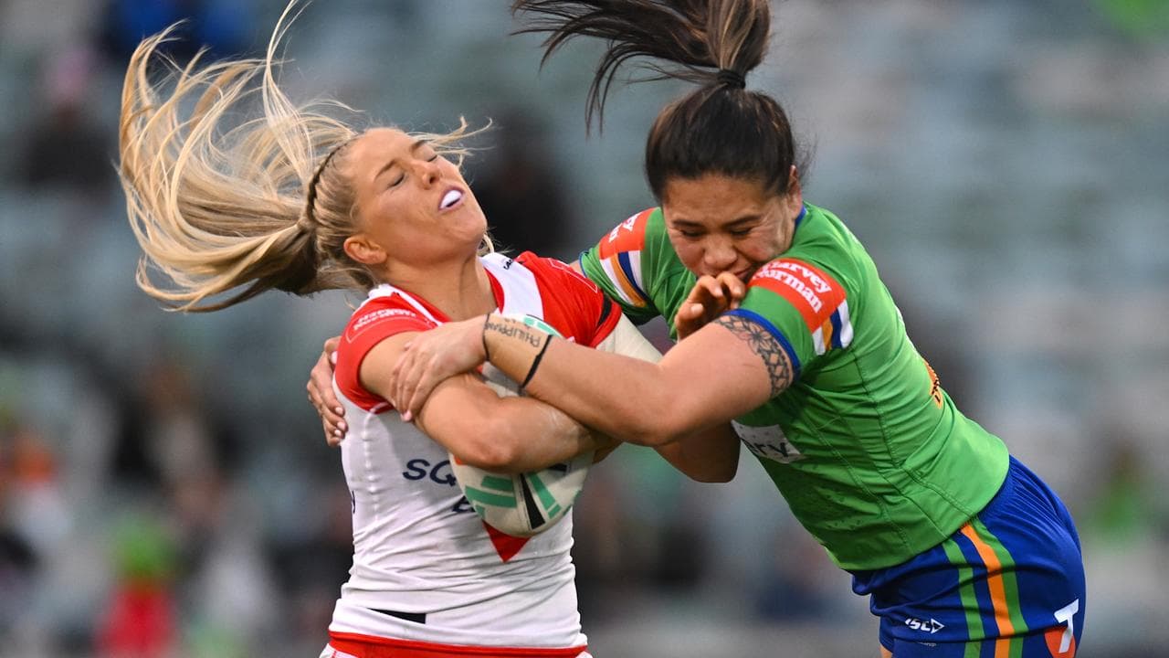 (L-R) Teagan Berry and Mackenzie Wiki.