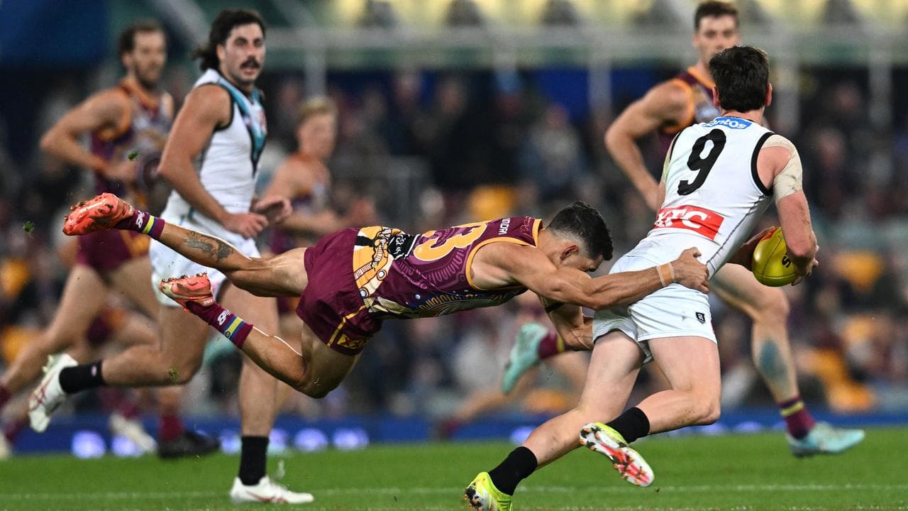 Mabior Chol of the Hawks.