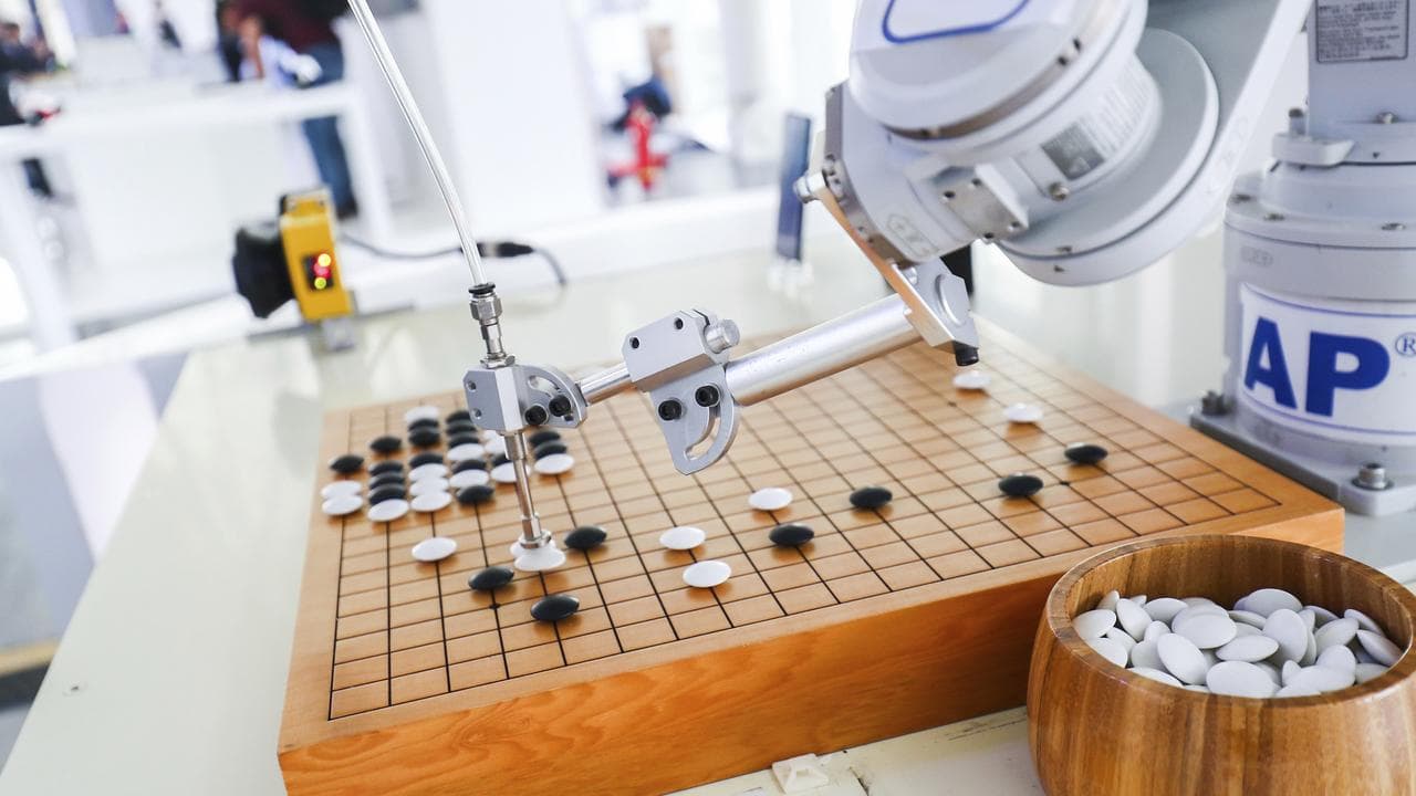 A robot arm operated by Huawei's AI program