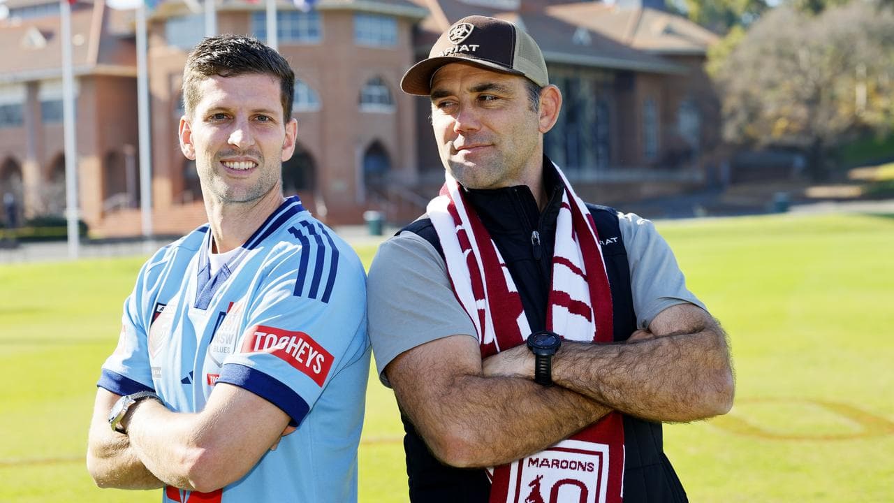 Luke Breust cheekily showed Cameron Smith his true Blue colours.