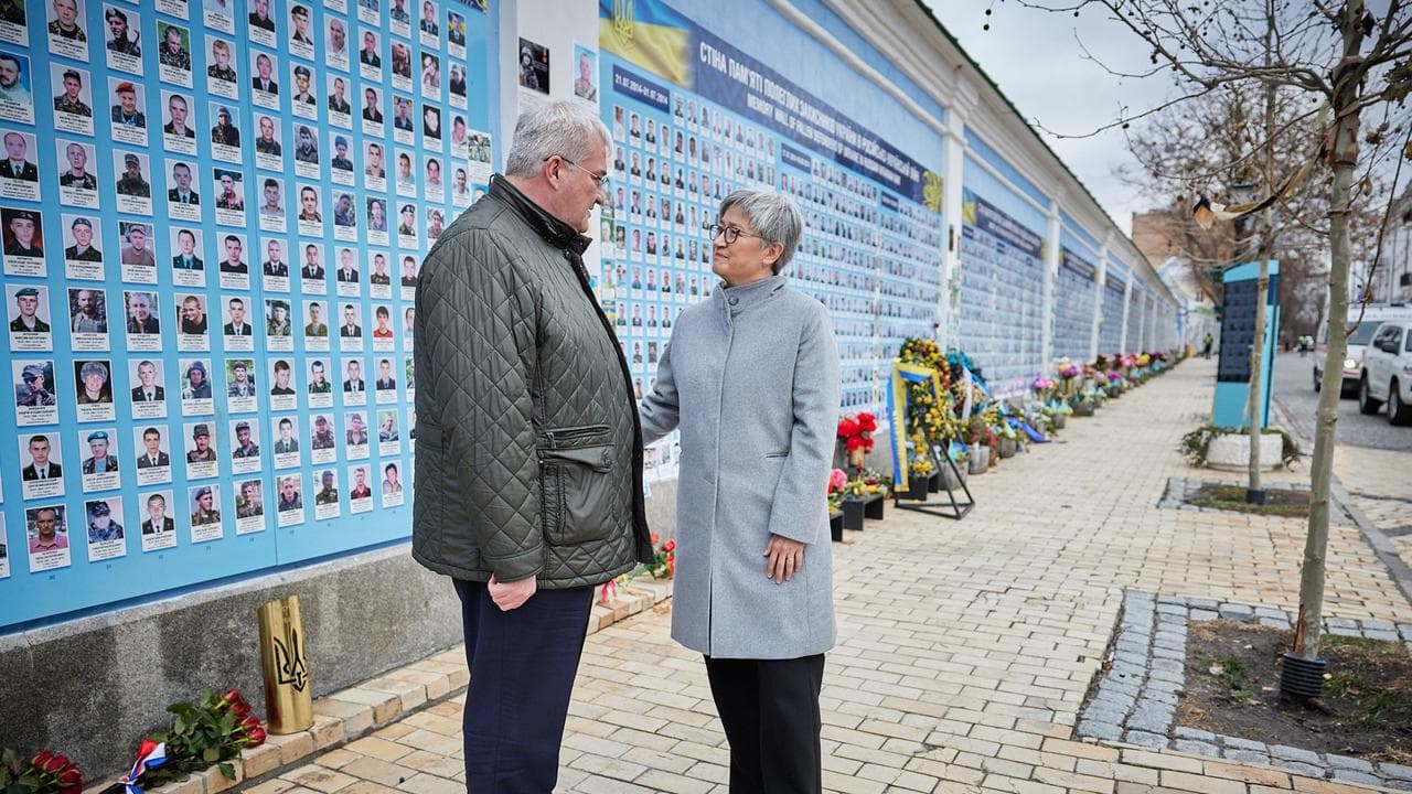 Penny Wong and Ukrainian counterpart Andrii Sybiha (file image)