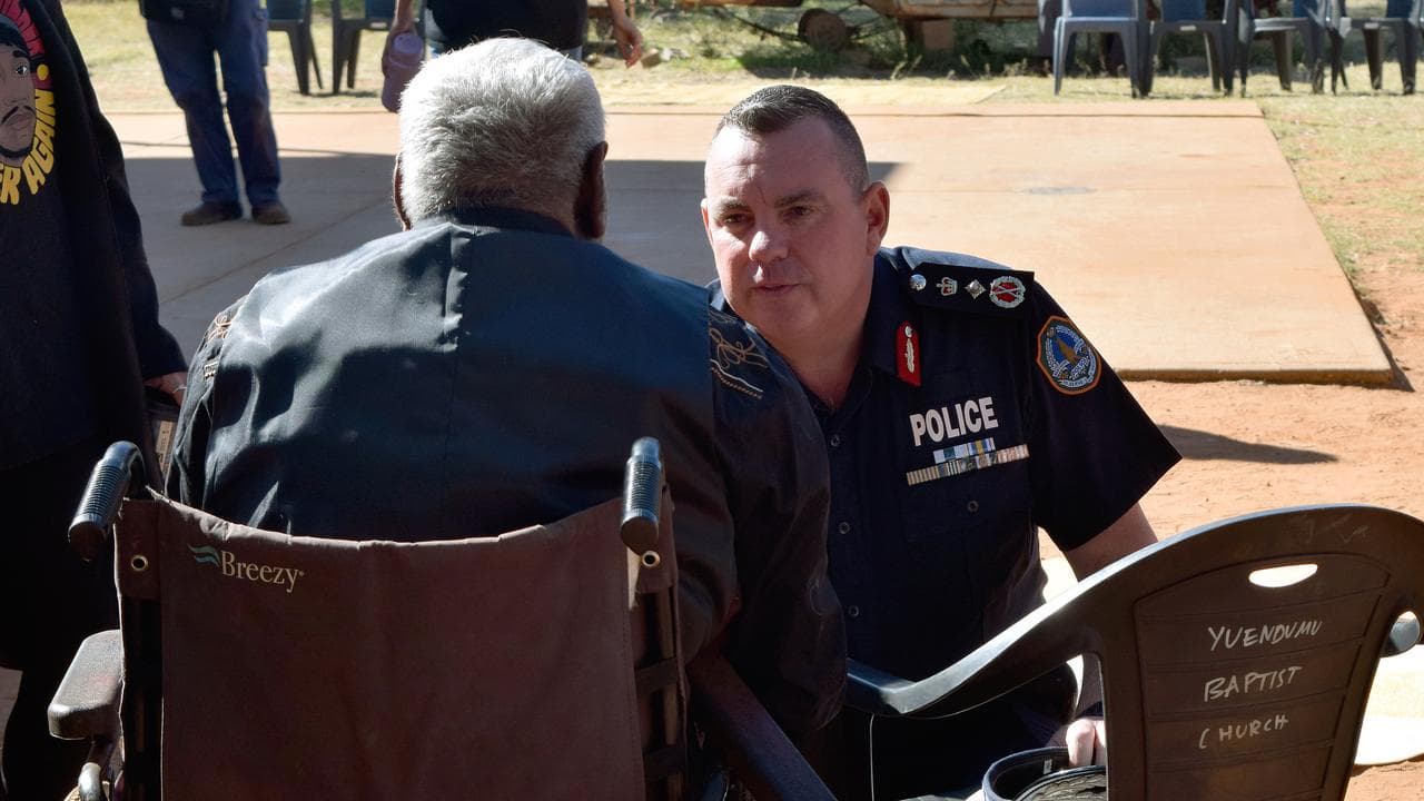 Mr Dole speaks to Elder Ned Hargraves