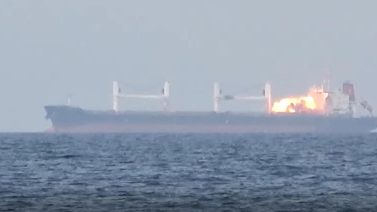 Bulk carrier Eternity C is attacked in the Red Sea