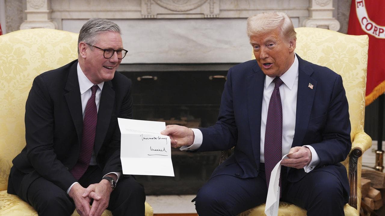 Keir Starmer hands an invitation from King Charles to Donald Trump