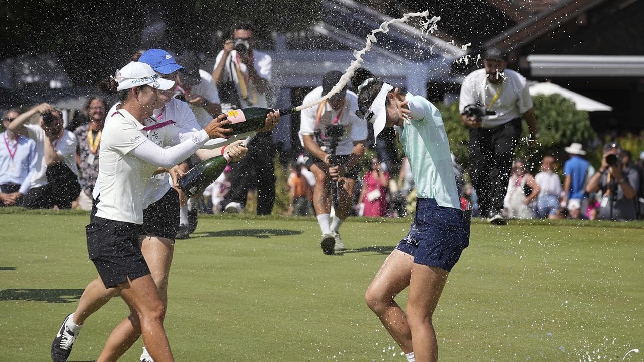 (L-R) Minjee Lee and Grace Kim.