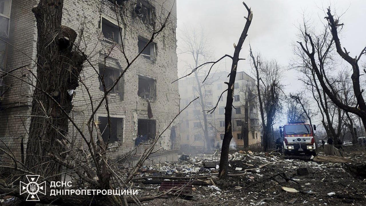 a Russian rocket hit an apartment building in Kryvyi Rih