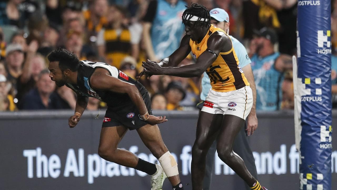 Willie Rioli and Hawthorn defender Changkuoth Jiath