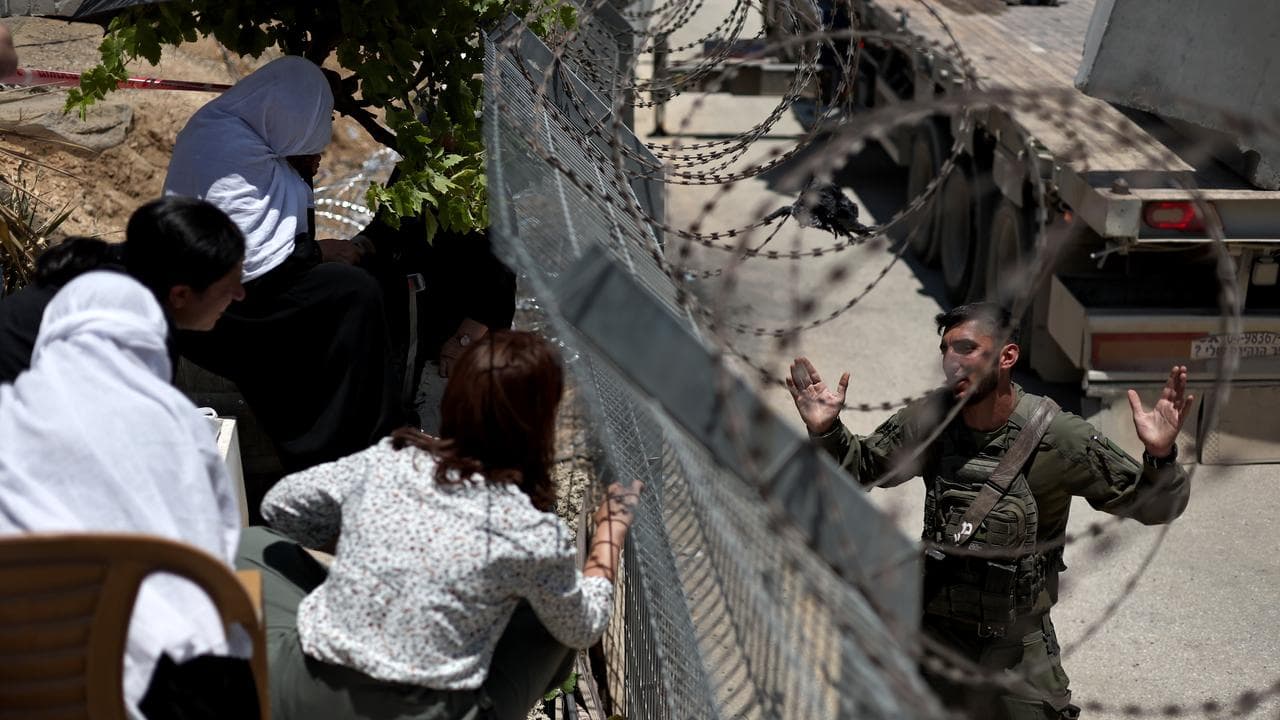 Druze people cross the ceasefire line