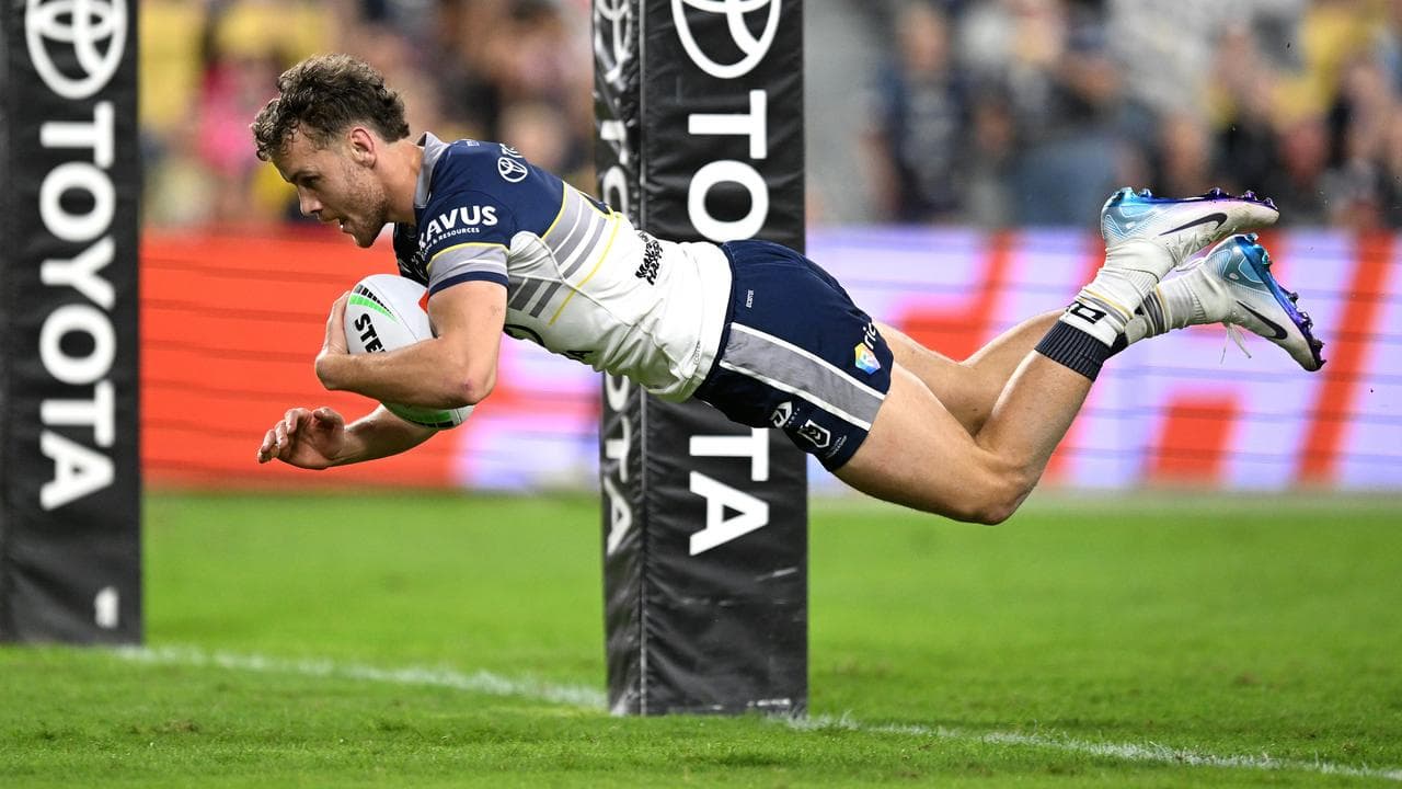 Zac Laybutt of the Cowboys scores a try