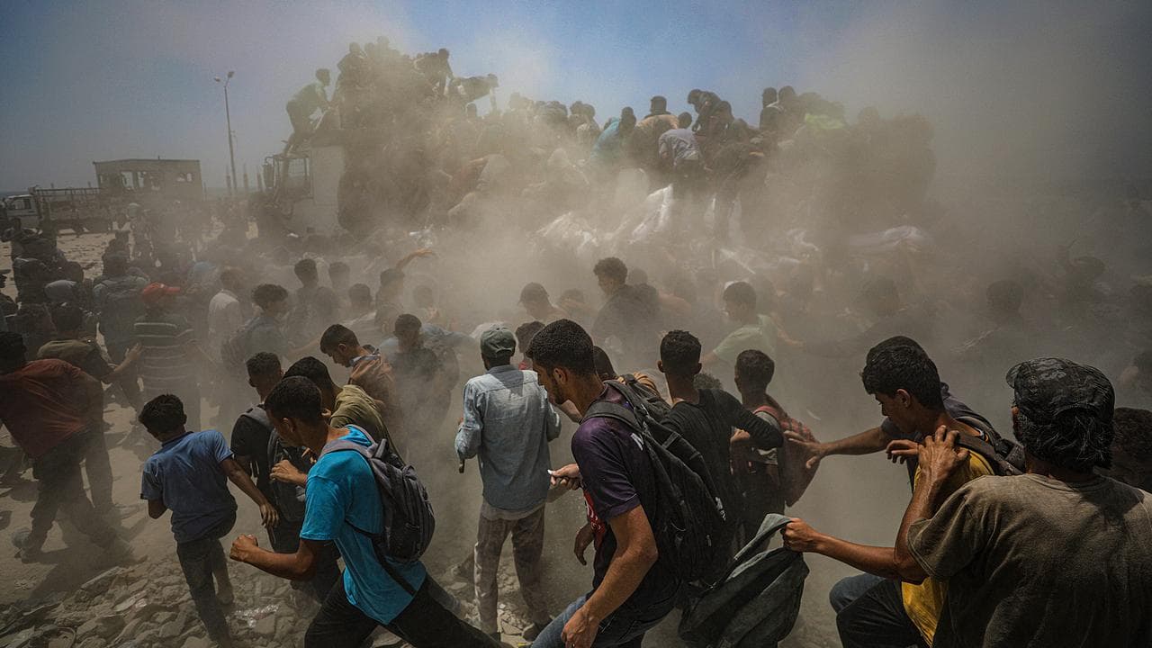 Palestians seek food aid