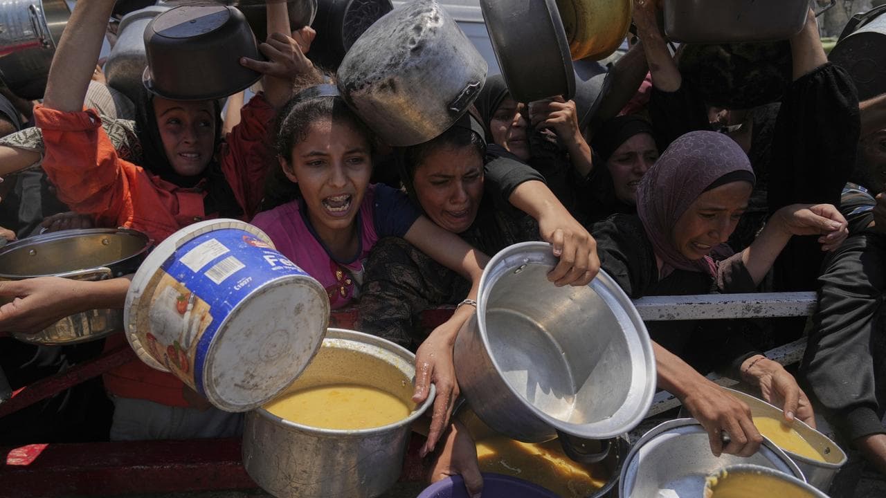 Palestinians struggle to get donated food in Gaza City
