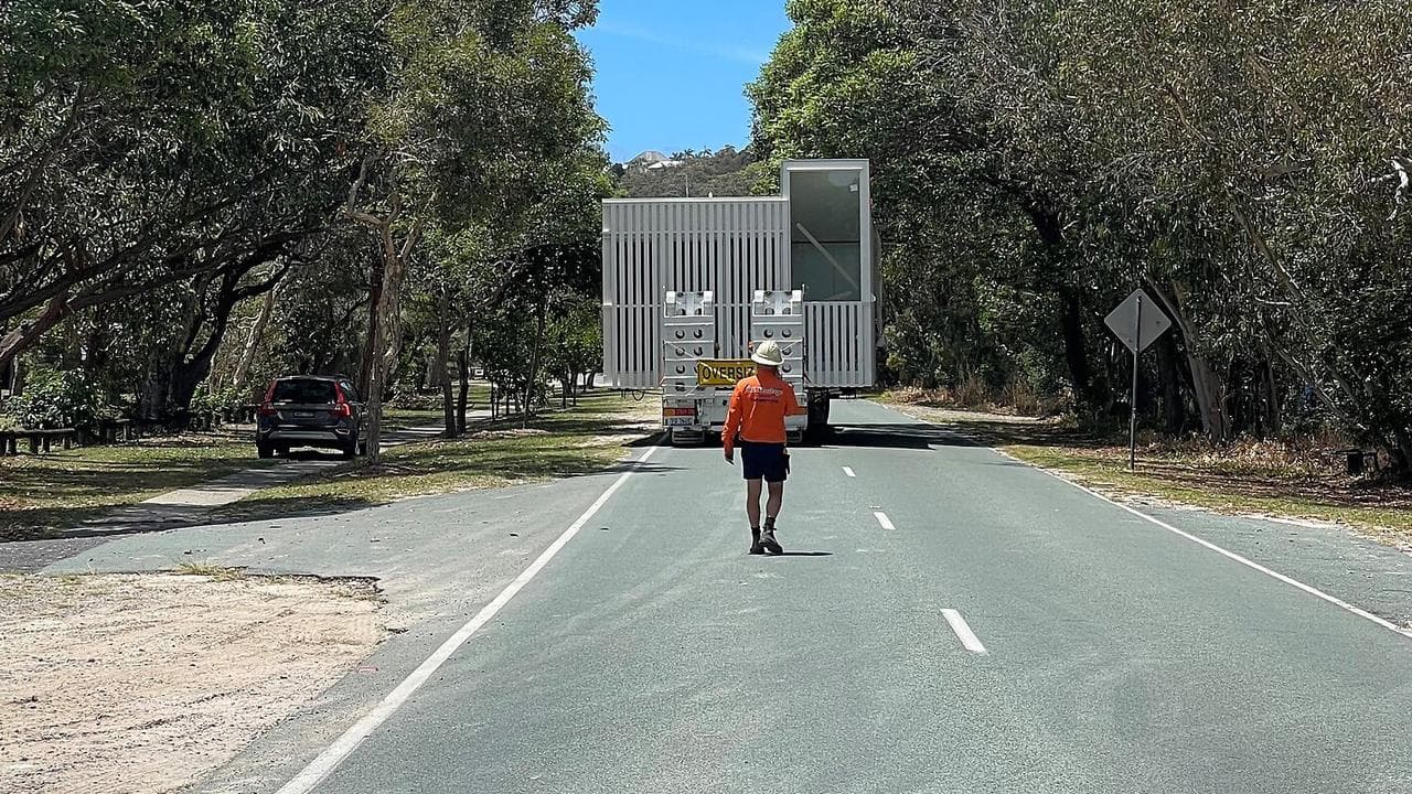 New house on North Stradbroke Is by Blok Modular and Vokes and Peters