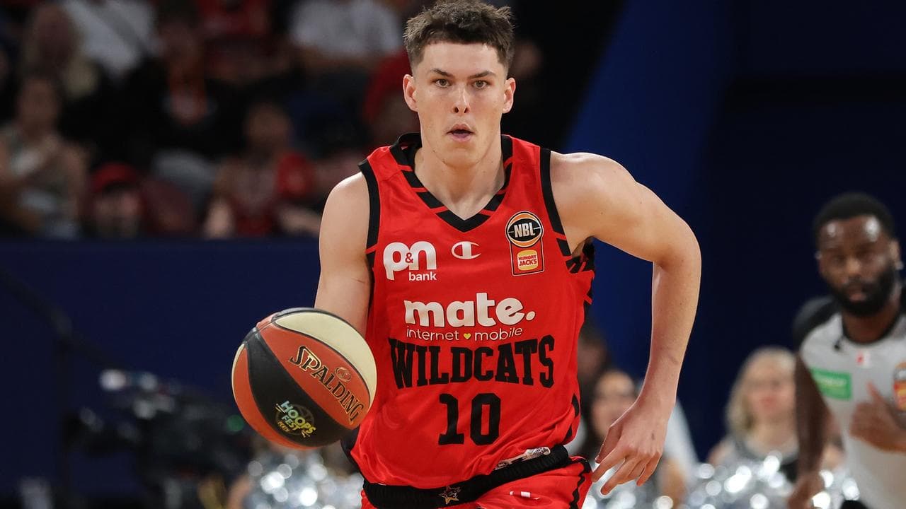 Ben Henshall has signed a new NBL contract with the Perth Wildcats.
