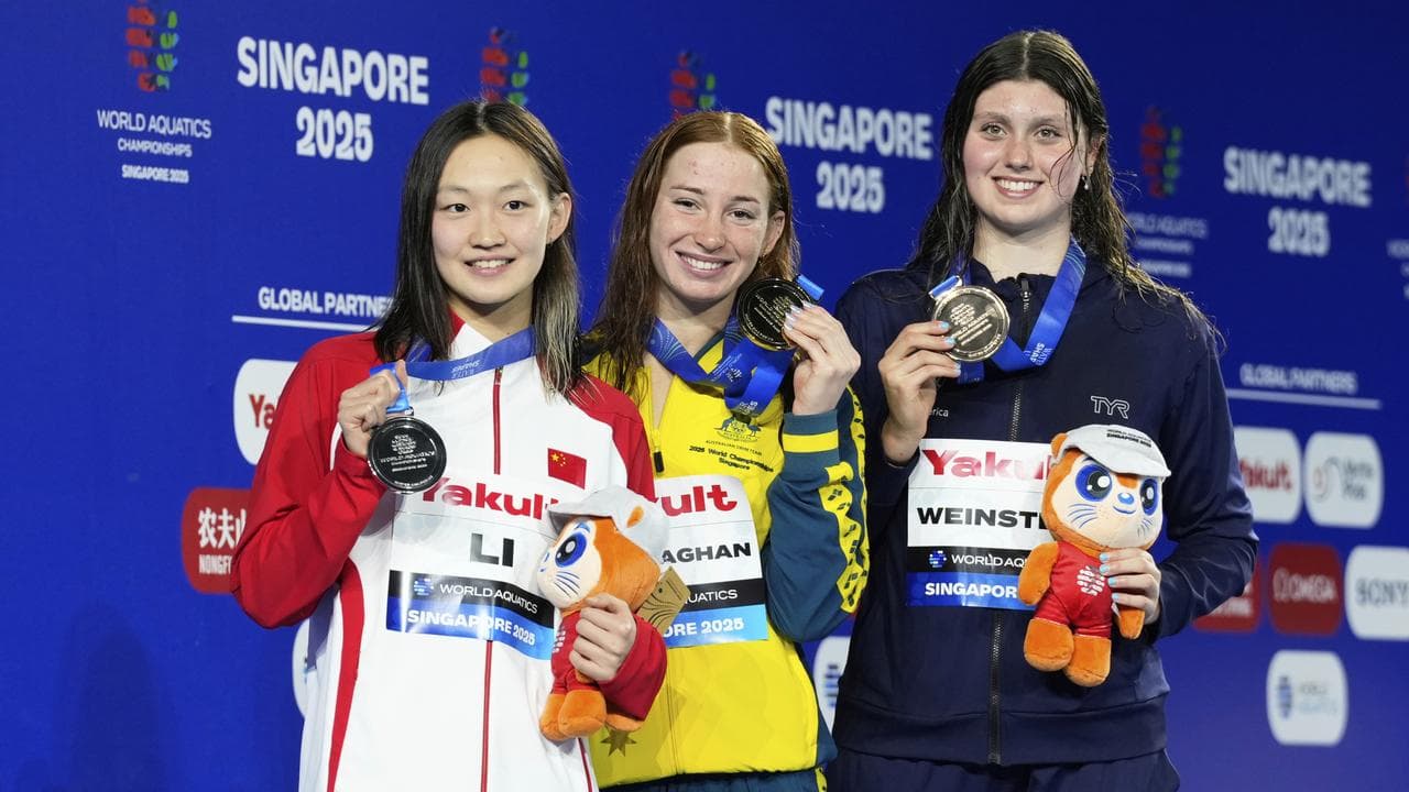 (L-R) Li Bingjie, Mollie O'Callaghan and Claire Weinstein.
